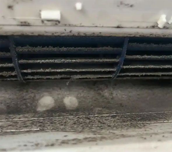 丹东市空调吹的风有股烧焦味是怎么回事